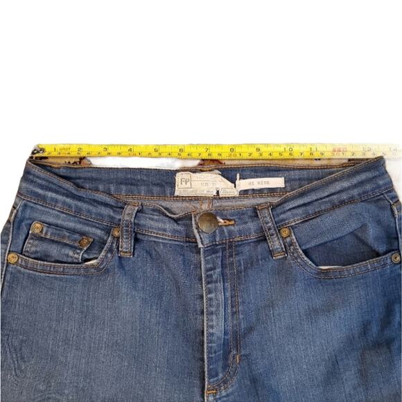 FREE PEOPLE HI RISE ROLLER SKINNY JEANS WOMEN'S SIZE 27 MEDIUM WASH - Picture 13 of 16